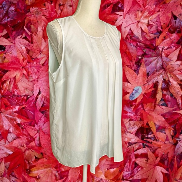 MICHAEL Michael Kors White Pleat Front Chiffon Swing Tank Size Large - Picture 3 of 9